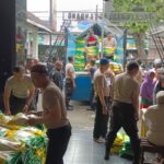 Polsek Kedungkandang Bantu Ringankan Beban Ekonomi Warga dengan Beras Murah, Senin (6/10/2025).