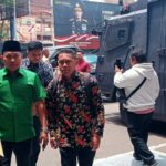 Moh Zakki, kuasa hukum Sahara mendatangi Polresta Malang Kota untuk melaporkan Yai Mim atas dugaan pelecehan seksual, Rabu (8/10/2025) siang.