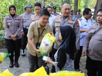 Dukung Ketahanan Pangan,  Polresta Malang Kota Tanam Jagung dan Bakti Kesehatan Gratis Hingga Gelar Pasar Beras Murah. (istimewa).