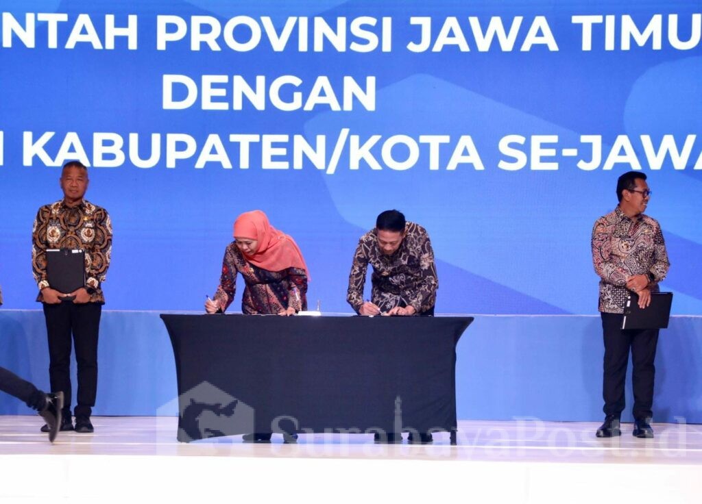 Walikota Wahyu Hidayat saat menandatangani nota kesepakatan Restoratif Justice. (Sumber Prokompim).