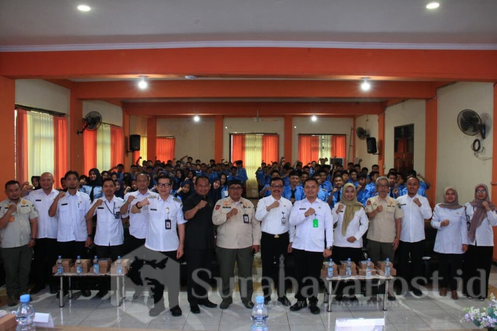 Satpol PP Kota Malang Goes to School, Edukasi Pelajar tentang Kawasan Tanpa Rokok, Rabu 8 Oktober 2025. (Foto: Diskominfo).