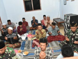 Satgas TMMD ke-126 Lebakharjo Kodim 0818/Malang-Batu menggelar kegiatan tahlilan rutin malam Jumat di Desa Lebakharjo pada Kamis (9/10/2025).
