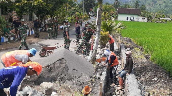 WhatsApp Image 2025-10-10 at 10.41.33 Drainase TMMD 126 Lebakharjo Mengalirkan Harapan Baru bagi Petani