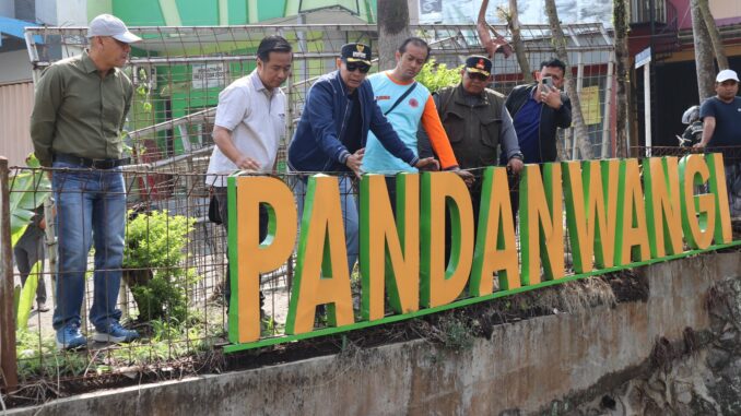 Wali Kota Wahyu Hidayat Percepat Perbaikan Jembatan Sonokembang Pandanwangi. (Sumber Prokompim).