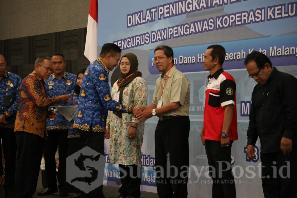 Walikota Wahyu Hidayat memberikan ucapan kepada peserta Diklat. (Sumber Prokompim).