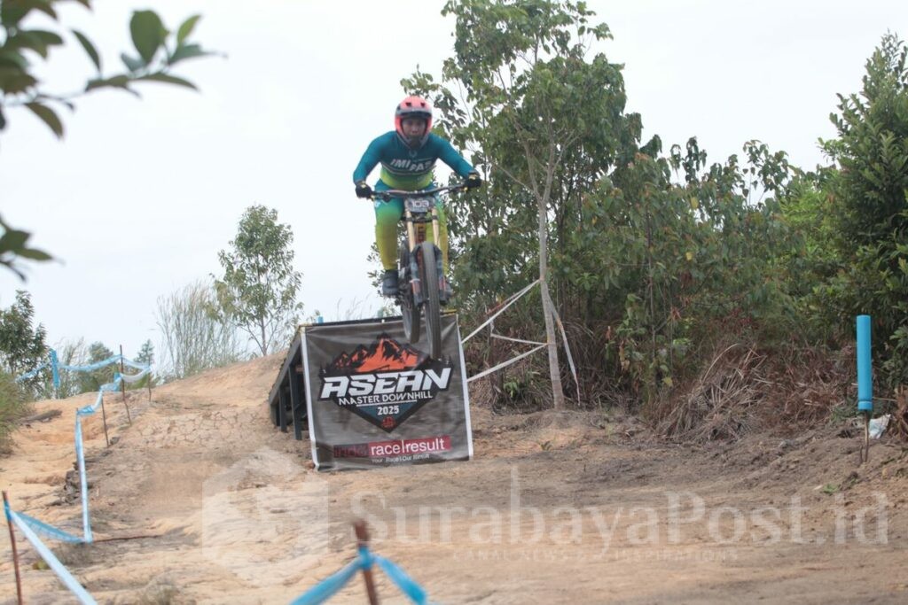 Dhewangga Luhur, berhasil mengharumkan nama Kemenimipas dengan meraih posisi Juara 5 di kelas Master A pada ajang ASEAN Master Downhill 2025. (Sumber L'SIMA).