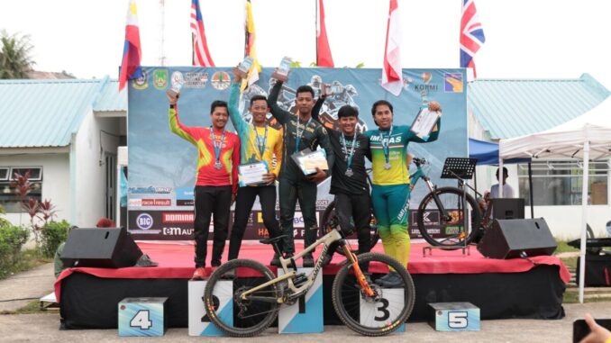 WhatsApp Image 2025-10-14 at 09.08.09 Dhewangga Luhur, berhasil mengharumkan nama Kemenimipas dengan meraih posisi Juara 5 di kelas Master A pada ajang ASEAN Master Downhill 2025. (Sumber L'SIMA).