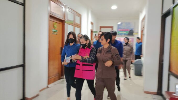 WhatsApp Image 2025-10-16 at 18.37.15 Kejari Kota Malang Tahan Tersangka Korupsi Aset Pemkot, Kerugian Negara Rp2,1 Miliar, Kamis (16/10/2025).
