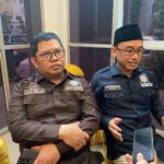 Ketua Umum DPP Apersi, Junaidi Abdilla bersama Ketua DPD Apersi Jawa Timur, Makhrus Sholeh saat ditemui awak media, Jumat (17/10/2025).