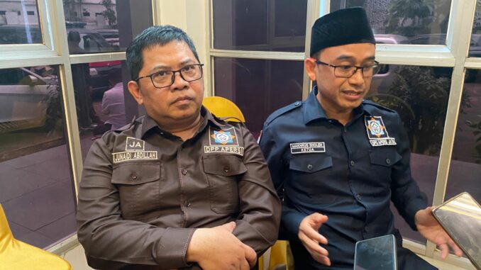 WhatsApp Image 2025-10-17 at 21.49.12 Ketua Umum DPP Apersi, Junaidi Abdilla bersama Ketua DPD Apersi Jawa Timur, Makhrus Sholeh saat ditemui awak media, Jumat (17/10/2025).