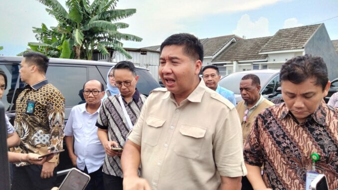 WhatsApp Image 2025-10-17 at 22.39.56 Menteri Maruarar Sirait: Perumahan Rakyat di Jawa Timur Butuh Kredit Murah, Jumat (17/10/2025).