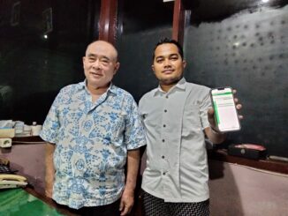 MINTA HUKUM DITEGAKKAN: Otje Suwandito dan Wildan Arif, SH, selaku penasihat hukumnya meminta majelis hakim PN Kepanjen menolak penahanan kota yang diajukan terdakwa VA.