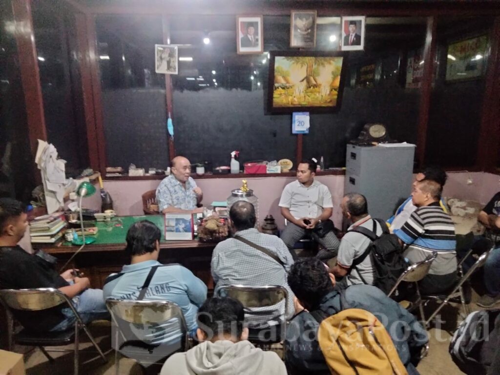 Dihadapan awak media, Otje Suwandito didampingi penasehat hukumnya menceritakan kronologis penganiayaan yang dialaminya