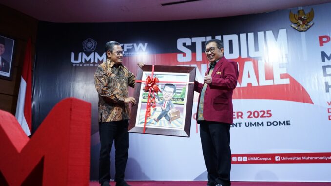 WhatsApp Image 2025-10-23 at 18.56.05 (1) Wakil Ketua Dewan Pengawas Danantara di UMM: Danantara Akselerasi Pertumbuhan Ekonomi. (Dok. Humas UMM).