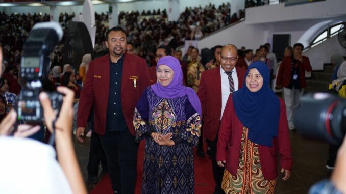 WhatsApp Image 2025-10-30 at 19.03.09 Hadiri Tanwir IMM di UMM, Gubernur Khofifah Sebut Kolaborasi untuk Negeri. (Sumber Humas UMM).