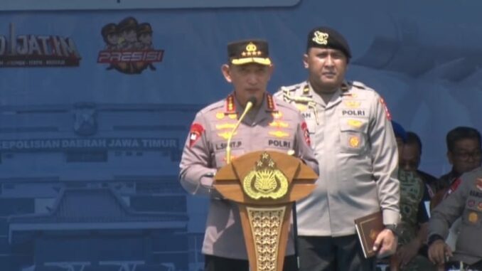 WhatsApp Image 2025-10-31 at 12.14.47 Kapolri Jenderal Listyo Sigit Prabowo memimpin Apel Ojek Online Kamtibmas yang diikuti oleh 4.425 orang di Stadion Gajayana, Kota Malang, Jawa Timur, Jumat 31 Oktober 2025. (istimewa).