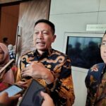Wali Kota Malang, Wahyu Hidayat memberikan keterangan kepada wartawan usai membuka Musrembang Tanggung Jawab Sosial Perusahaan, Kamis 30 Oktober 2025.