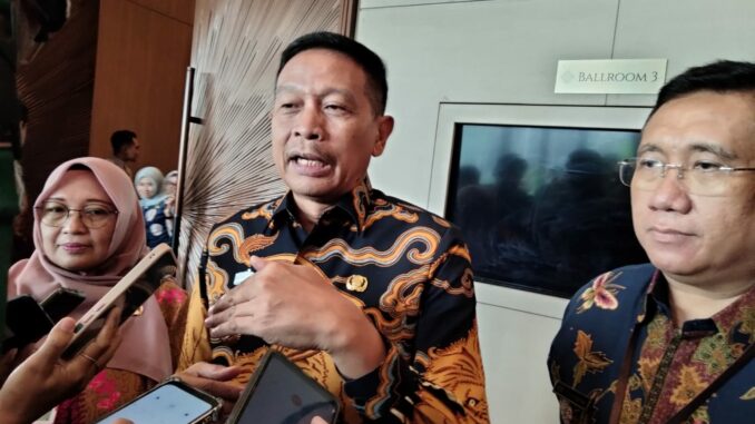 WhatsApp Image 2025-10-31 at 12.30.43 Wali Kota Malang, Wahyu Hidayat memberikan keterangan kepada wartawan usai membuka Musrembang Tanggung Jawab Sosial Perusahaan, Kamis 30 Oktober 2025.