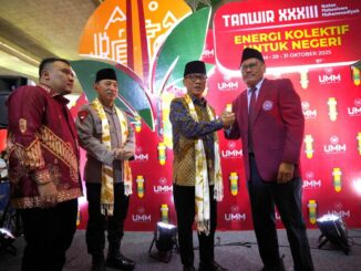 Kapolri Jenderal Polisi Drs. Listyo Sigit Prabowo, M.Si dan Menteri Desa, PDTT RI, Yandri Susanto, S.Pt, M.Pd., hadir dalam penutupan Tanwir XXXIII IMM di UMM, Jumat 31 Oktober 2025. (Foto: Humas UMM).