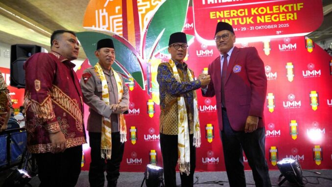 WhatsApp Image 2025-10-31 at 18.20.56 Kapolri Jenderal Polisi Drs. Listyo Sigit Prabowo, M.Si dan Menteri Desa, PDTT RI, Yandri Susanto, S.Pt, M.Pd., hadir dalam penutupan Tanwir XXXIII IMM di UMM, Jumat 31 Oktober 2025. (Foto: Humas UMM).
