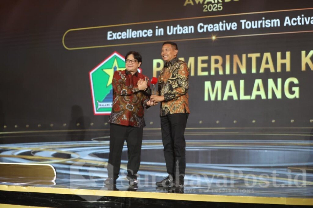 Penghargaan ini diterima langsung oleh Wali Kota Malang, Wahyu Hidayat. (Sumber Prokompim).