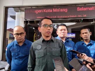 Kasi Intelijen, Agung Radityo bersama Kasi Pidsus Lilik Dwi Prasetyo dan tim penyidik Kejari Kota Malang temukan kerugian Negara Rp 2,1 Miliar pada Aset Pemerintah di Jl. Raya Dieng.