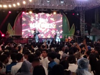 Heppiee, Ribuan Maba UIBU Bergoyang Bersama Artis Dalam Nuansa SAMBA, Sabtu (1/11/2025) malam.