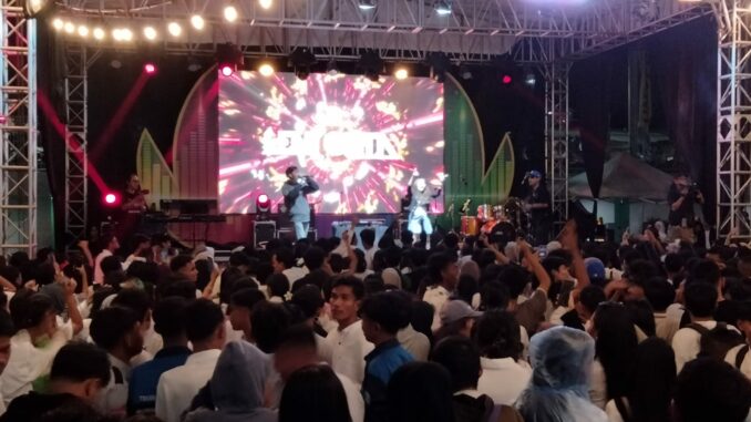 Heppiee, Ribuan Maba UIBU Bergoyang Bersama Artis Dalam Nuansa SAMBA, Sabtu (1/11/2025) malam.