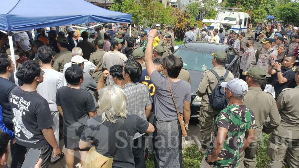 Warga Griya Shanta Tolak Pembongkaran Tembok Jalan Tembus "Tolak, Tolak, Tolak Jalan Tembus"