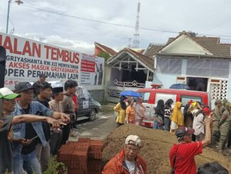 Warga Griya Shanta Tolak Pembongkaran Tembok Jalan Tembus "Tolak, Tolak, Tolak Jalan Tembus"