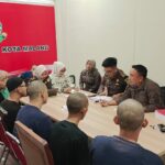 Kejari Kota Malang Terima Pelimpahan 12 Tersangka Perusakan Polresta Malang Kota, Kamis (6/11/2025).