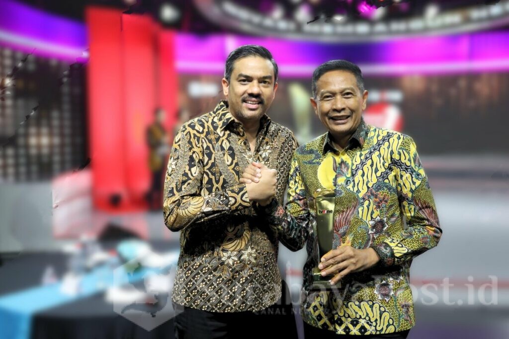 Wali Kota Malang, Wahyu Hidayat, menerima penghargaan Inovasi Membangun Negeri 2025 kategori Inovasi Pelayanan Publik dan Pemberdayaan Masyarakat, Jumat 7 November 2025. (Sumber Diskominfo).