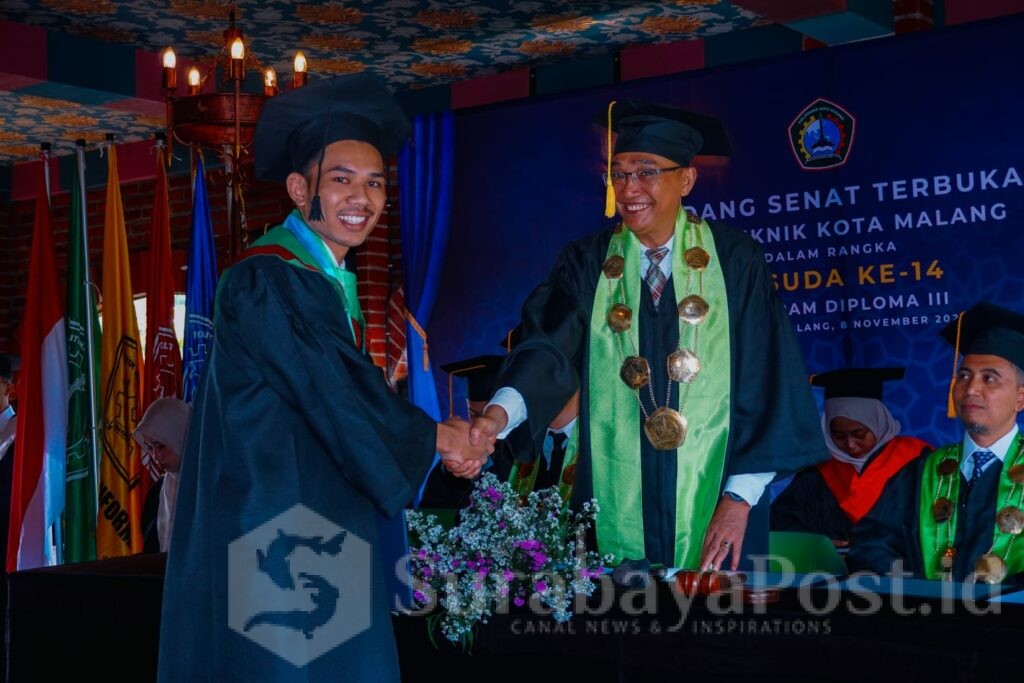 Prosesi wisuda Politeknik Kota Malang (Poltekom).