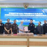 Kejari Kota Malang menerima penitipan uang pengganti kerugian negara sebesar Rp2,1 miliar dari keluarga tersangka dugaan korupsi pemanfaatan aset milik Pemkot Malang di Jalan Raya Dieng, Senin (11/11/2025).