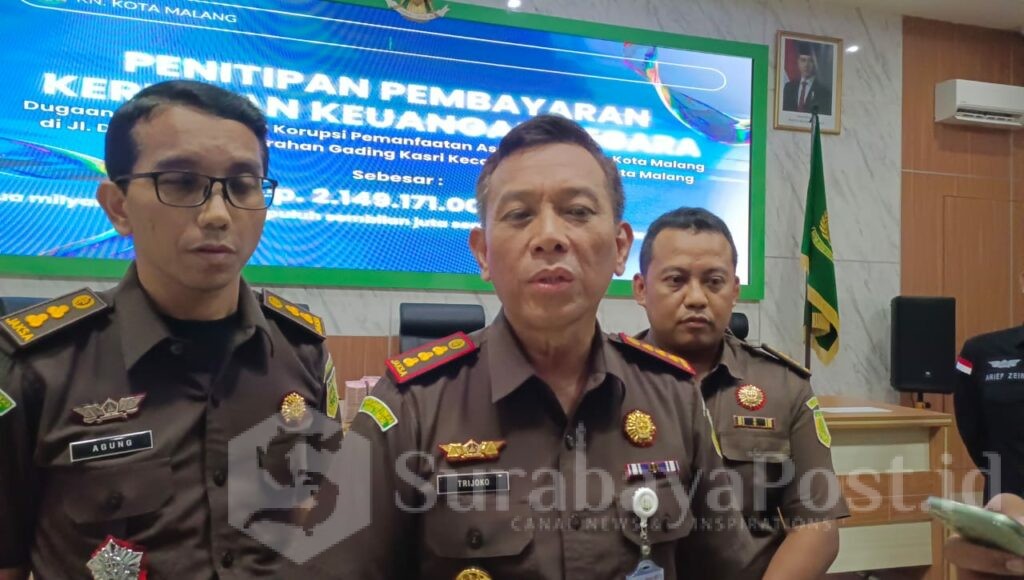 Kajari Tri Joko saat memberikan keterangan kepada wartawan