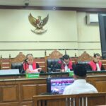 Dua Terdakwa Kasus Dugaan Korupsi Pengadaan Tanah di Polinema Jalani Sidang Perdana di Pengadilan Tipikor, Sidoarjo, Kamis 13 November 2025. (Foto Kejari).