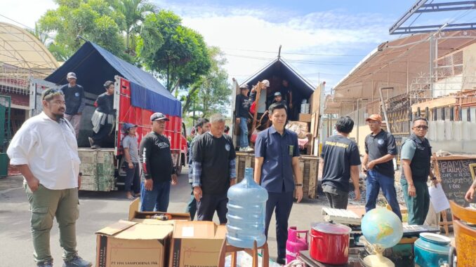 Pagar Digembok Tak Menghentikan Eksekusi, PN Kelas 1A Malang Berhasil Kosongkan Rumah di Jalan Indragiri, Rabu (19/11/2025).