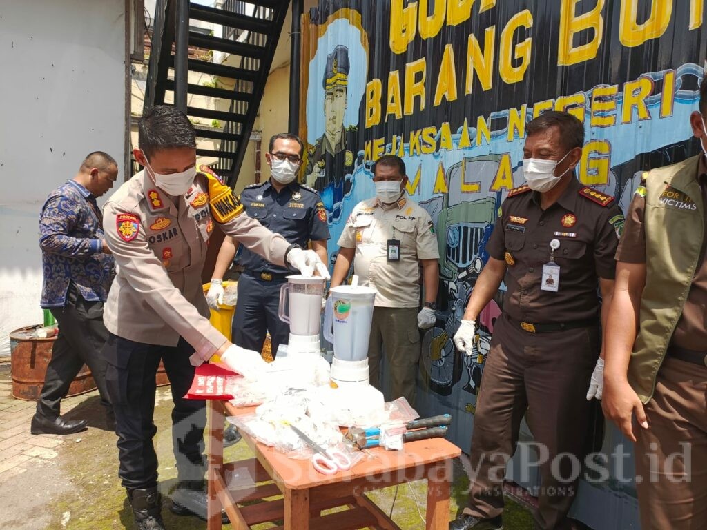 Pemusnahan barang bukti jenis sabu dan ekstasi dengan cara di blender