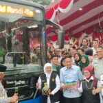 Walikota Malang, Wahyu Hidayat bersama Gubernur Jatim Khofifah Indar parawansa dan Kepala Daerah Malang Raya di saat peluncuran Bus TransJatim Koridor I di depan Balaikota Malang, Kamis (20/11/2025).