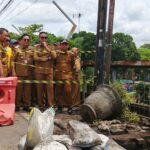 Wali Kota Malang dan Wawali Tinjau Lokasi Trotoar Jembatan Brantas Amblas, 22 Rumah Warga Terdampak, Senin (24/11/2025).