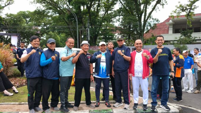 Ustadz Rokhmad, Anggota Dewan Kota Malang Apresiasi Senam Sehat dan Silaturrahmi di CFD Milad Muhammadiyah ke 113, Minggu (23/11/2025).