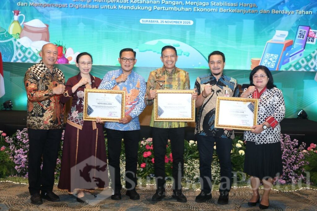 Wali Kota Wahyu Hidayat pose bersama jajarannya di lingkungan Pemerintah Kota Malang. (Sumber Prokompim).
