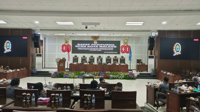 PARIPURNA: DPRD Kota Malang tetapkan 18 prioritas program pembentukan Perda tahun 2026, Rabu (26/11/2025).