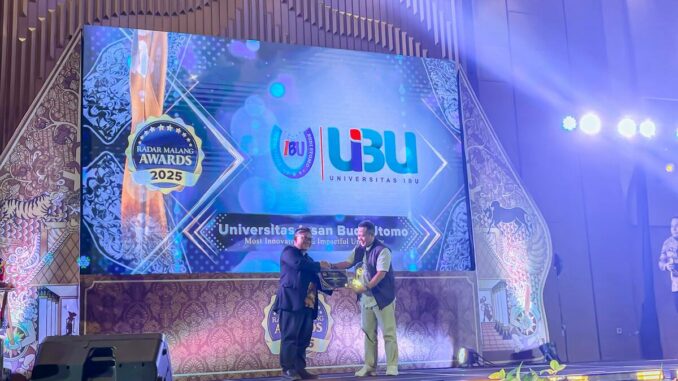 UIBU Raih Penghargaan Kampus Paling Inovatif dan Berdampak di Ajang Radar Awards 2025, Rabu 26 November 2025 malam. (Foto: Humas UIBU).
