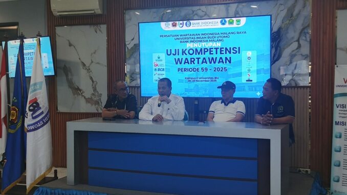 Rektor UIBU, Dr Nurcholis Sunuyeko, M.Si Tutup UKW Angkatan 59, 30 Wartawan Dinyatakan Kompeten. (ist).