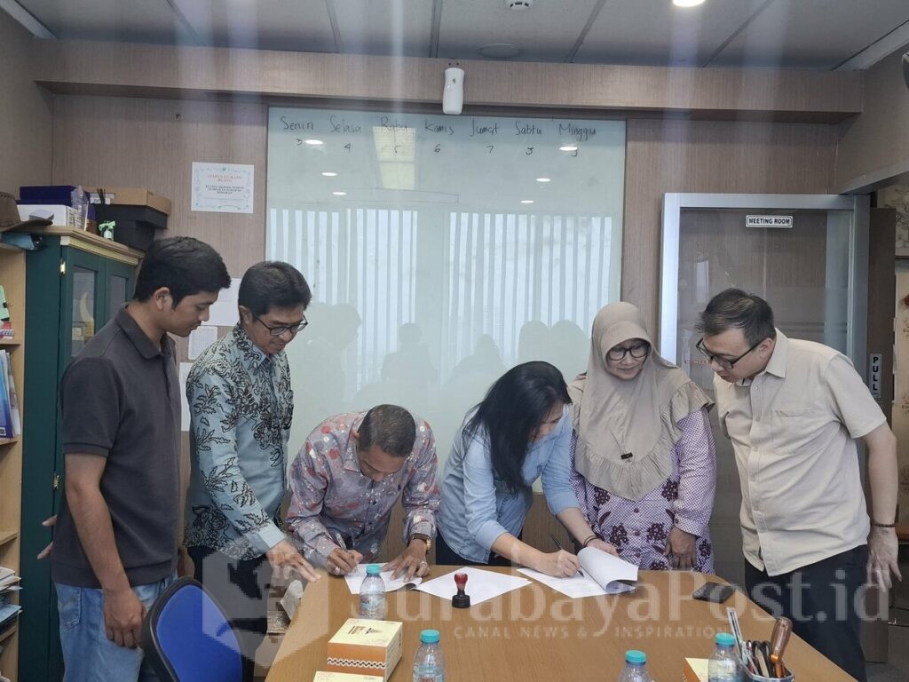 Penandatanganan MoU ini berlangsung di Graha Pena lantai 14 dan ditandatangani oleh Lily Yoshica selaku ketua ITCC dan Dr. Asmirin Noor serta disaksikan oleh jajaran staf ITCC dan K3 Jawa Timur, Selasa (2/12/2025).