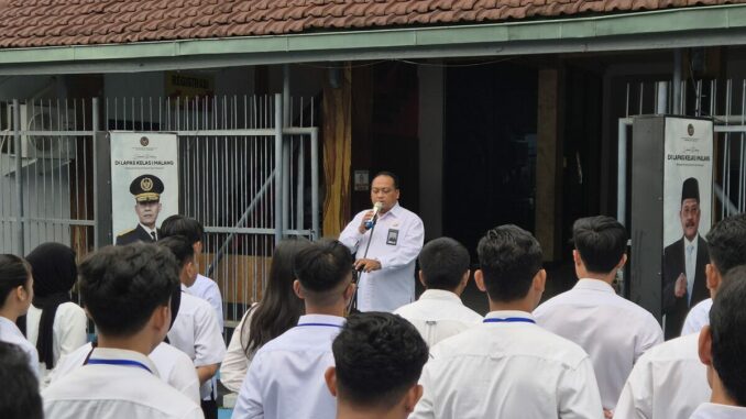 Kalapas Kelas 1 Malang Tekankan Komitmen WBK WBBM dalam Apel Bersama Peserta Magang. (Foto: L'SIMA).