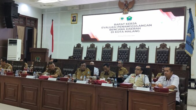 Ustadz Rokhmad saat mengikuti rapat koordinasi pimpinan dan anggota DPRD Kota Malang yang dihadiri oleh OPD terkait, Senin (8/12/2025).