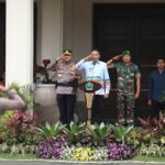 Polresta Malang Kota bersama Pemerintah Kota Malang dan jajaran TNI menggelar Apel Gelar Pasukan Operasi Lilin Semeru 2025 di halaman Balai Malang Malang., Jumat (19/12/2025)