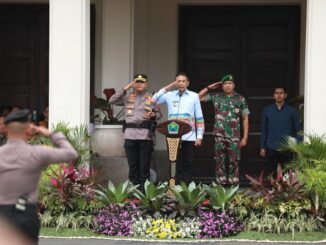 Polresta Malang Kota bersama Pemerintah Kota Malang dan jajaran TNI menggelar Apel Gelar Pasukan Operasi Lilin Semeru 2025 di halaman Balai Malang Malang., Jumat (19/12/2025)
